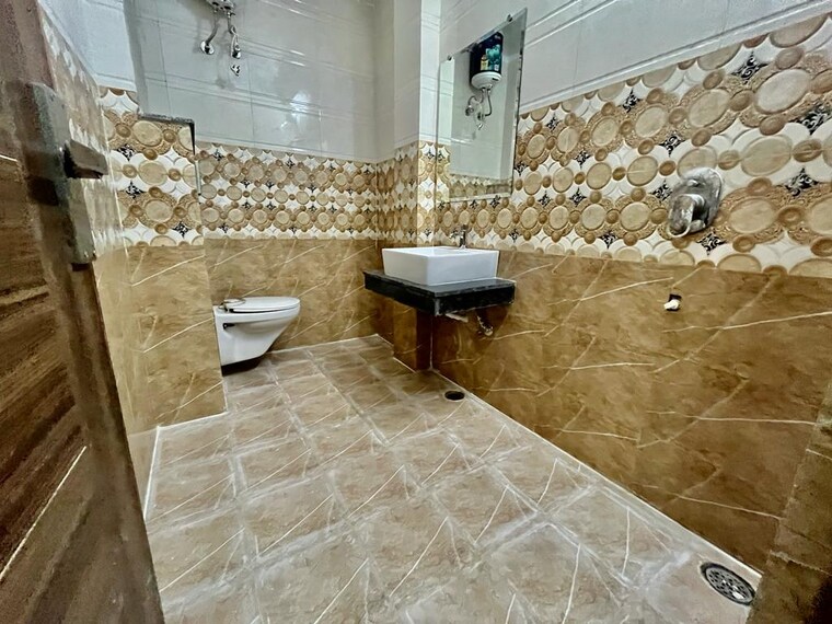 Bathroom, patiala road 3 Bedroom 150 Sq.Yd. Apartment In Patiala Road Zirakpur 9650610
