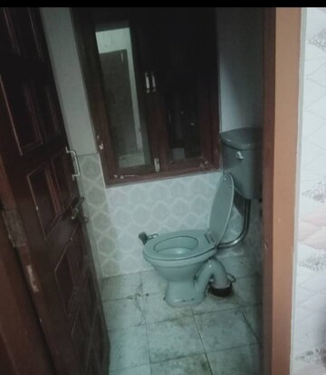 Bathroom in 1 BHK Villa at Aliganj – for Rent