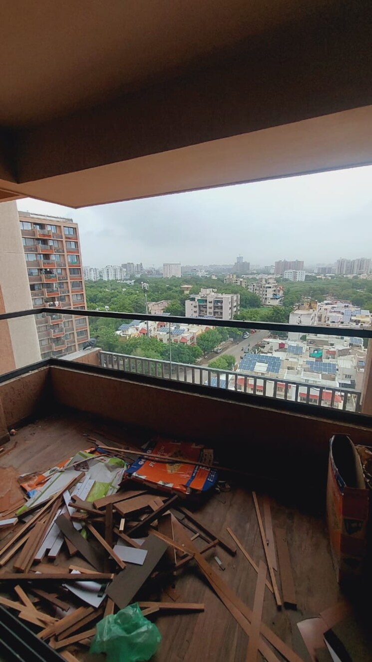 Balcony, sola road 4 Bedroom 290 Sq.Yd. Apartment In Sola Road Ahmedabad 9651005