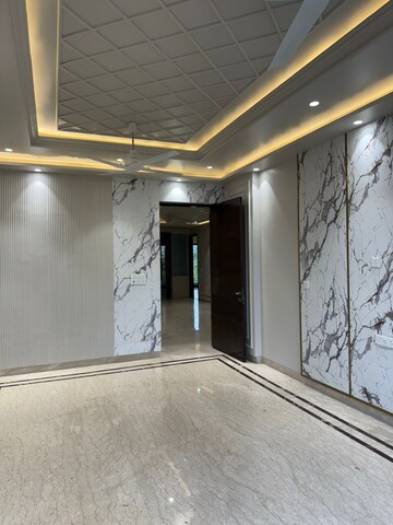 Room in 4 BHK Builder Floor at Ansal Sushant Apartments, Sushant Lok I – for Rent