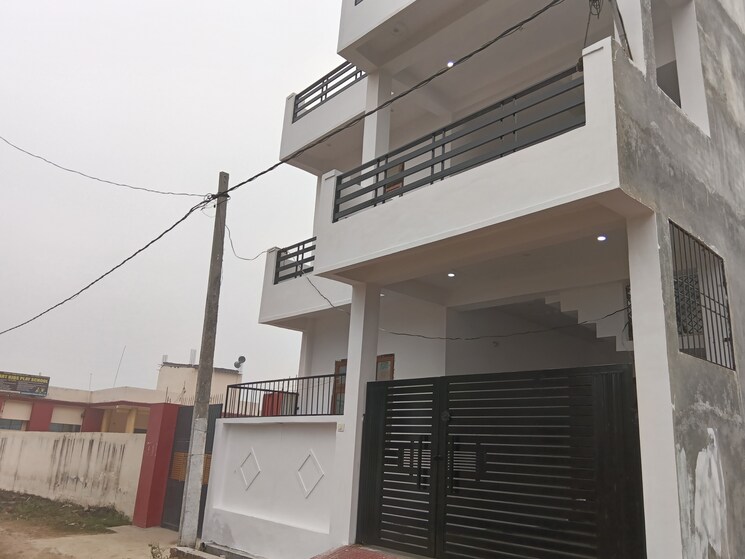 undefined, gomti nagar 3 Bedroom 1800 Sq.Ft. Independent House In Gomti Nagar Lucknow 9651120