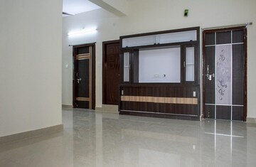 Furnished Amenities in 2 BHK Apartment at Chanda Nagar – for Rent