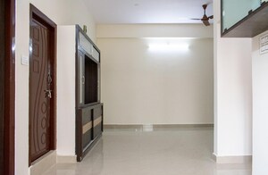 Room in 2 BHK Apartment at Chanda Nagar – for Rent