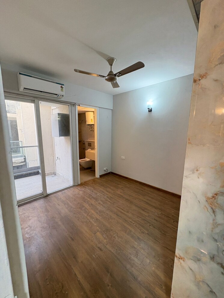 Room, sarfabad village 2 Bedroom 1012 Sq.Ft. Builder Floor In Sarfabad Village Noida 9651205