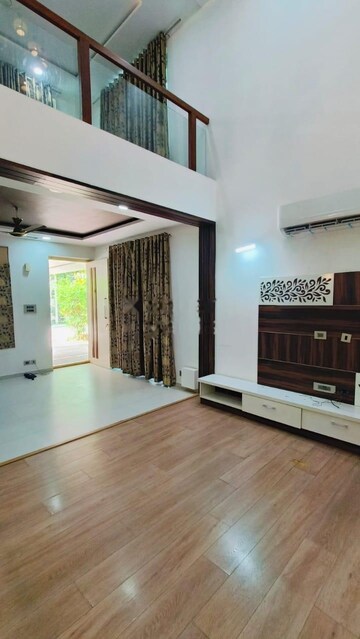 Room in 4 BHK Apartment at Babukhan Lakefront, Kokapet – for Rent