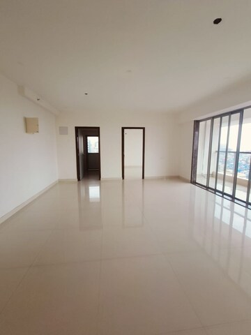 Room in 3 BHK Apartment at Santacruz West – for Rent