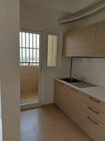 Room in 1 BHK Apartment at Bhartiya Nikoo Homes, Thanisandra Main Road – for Rent