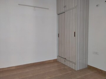 Room in 2 BHK Apartment at Tulip Lemon, Sector 69 – for Rent