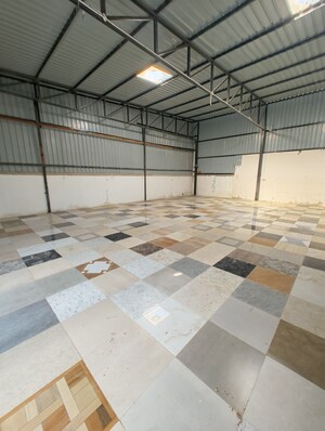 Room in  Warehouse at Mansarovar Extension – for Rent