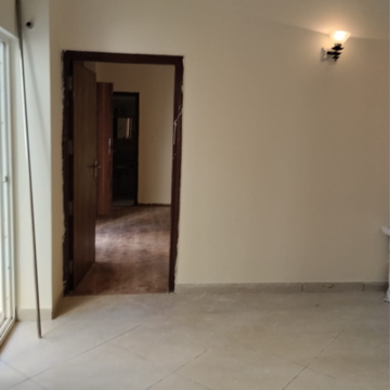 Room in 3.5 BHK Apartment at Sunshine Helios, Sector 78 – for Rent
