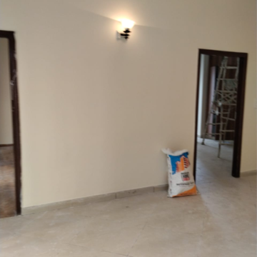 Room in 3.5 BHK Apartment at Sunshine Helios, Sector 78 – for Rent