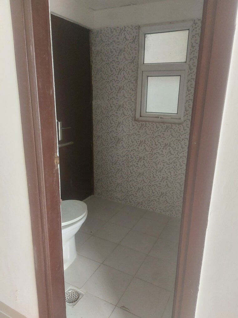 Bathroom, bptp-park-floors-i 3 Bedroom 1620 Sq.Ft. Builder Floor In Sector 77 Faridabad 9651315