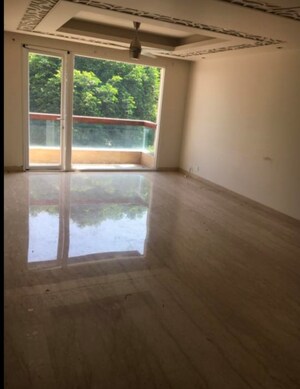 Room in 4 BHK Builder Floor at Chittaranjan Park – for Sale