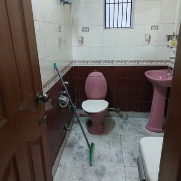 Team Area in 2 BHK Independent House at East Of Kailash – for Rent