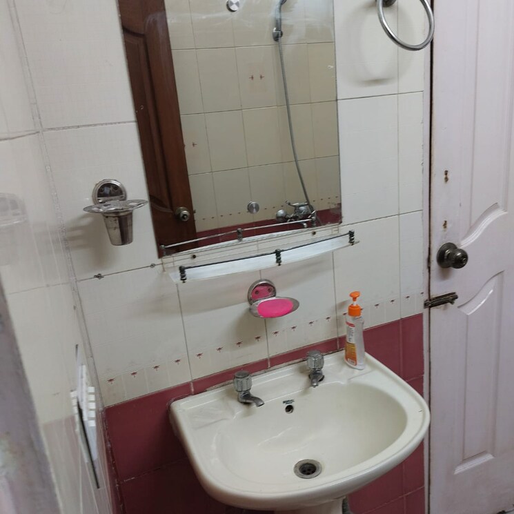 Bathroom, east of kailash 2 Bedroom 900 Sq.Ft. Independent House In East Of Kailash Delhi 9651408