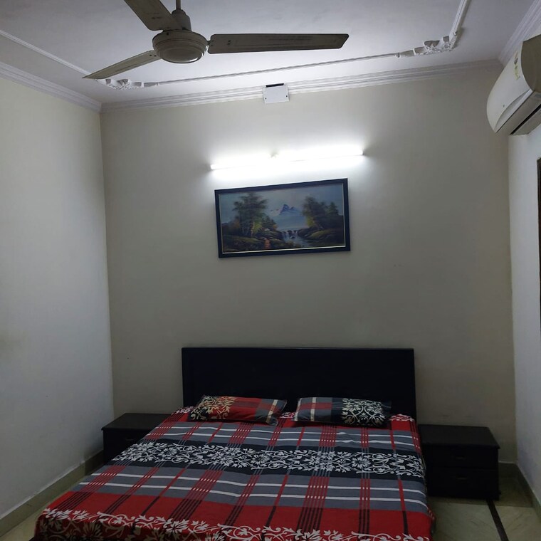 Bedroom, east of kailash 2 Bedroom 900 Sq.Ft. Independent House In East Of Kailash Delhi 9651408