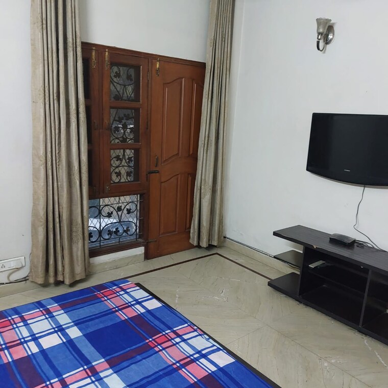 Bedroom, east of kailash 2 Bedroom 900 Sq.Ft. Independent House In East Of Kailash Delhi 9651408