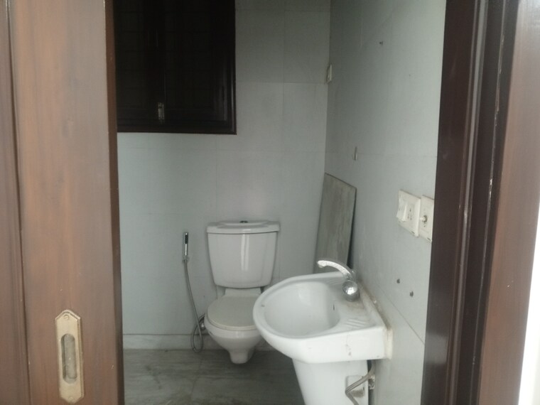 Bathroom, ansal-sushant-lok-i 3 Bedroom 215 Sq.Ft. Builder Floor In Sector 43 Gurgaon 9651421