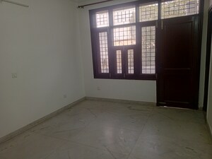 Room in 3 BHK Builder Floor at Ansal Sushant Lok I, Sector 43 – for Rent
