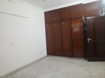 Room in 3 BHK Builder Floor at Ansal Sushant Lok I, Sector 43 – for Rent