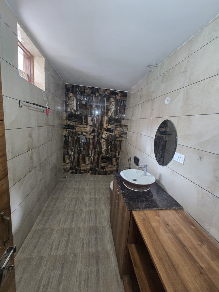Bathroom, sector 11 4 Bedroom 2500 Sq.Ft. Builder Floor In Sector 11 Faridabad 9651423