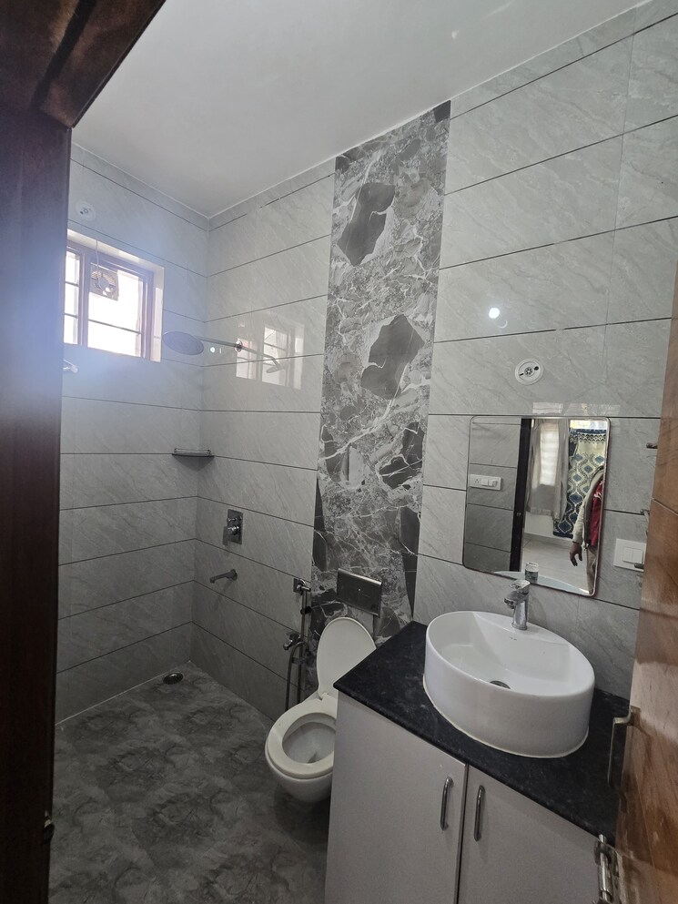 Bathroom, sector 11 4 Bedroom 2500 Sq.Ft. Builder Floor In Sector 11 Faridabad 9651423