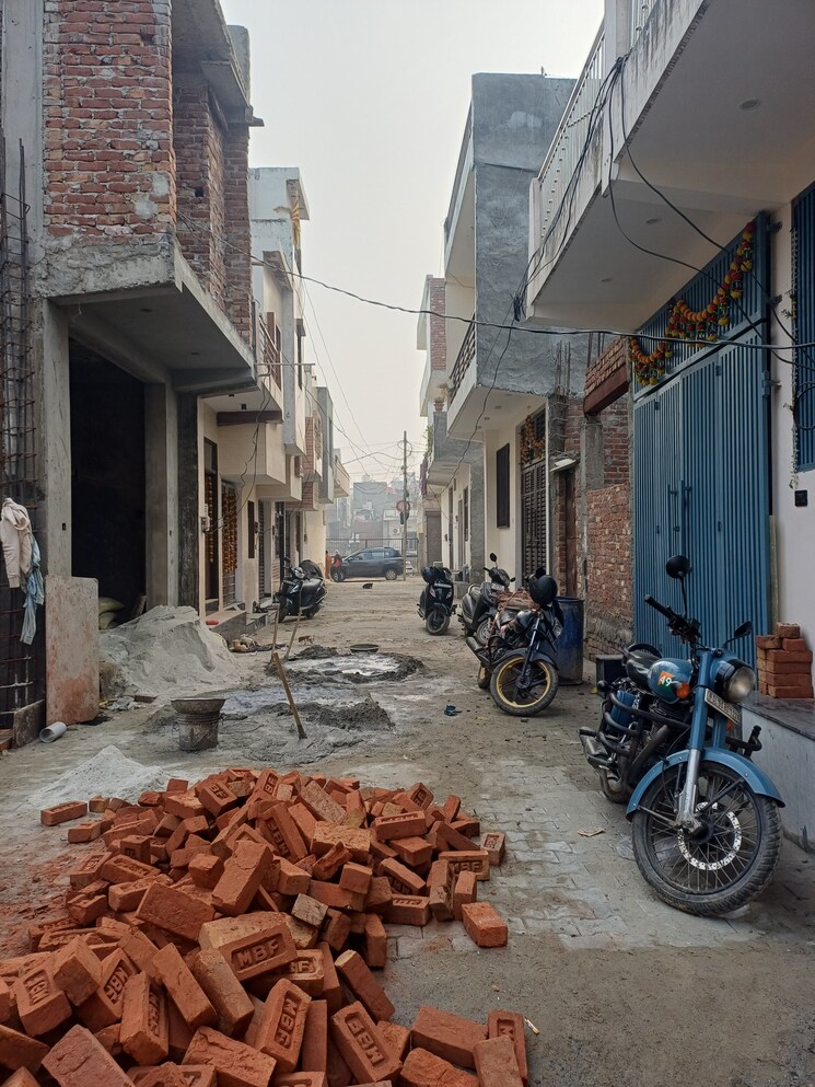 Exterior View, molarband extension 5 Bedroom 100 Sq.Yd. Independent House In Molarband Extension Delhi 9651415