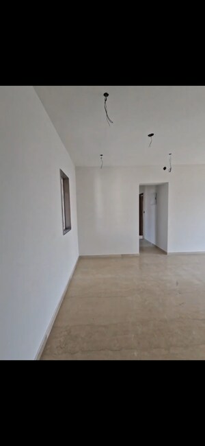 Room in 3 BHK Apartment at Bandra West – for Rent