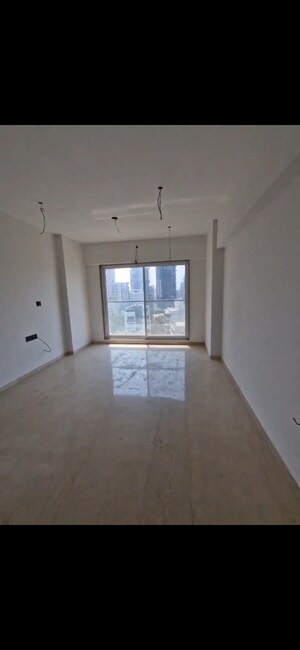 Room in 3 BHK Apartment at Bandra West – for Rent