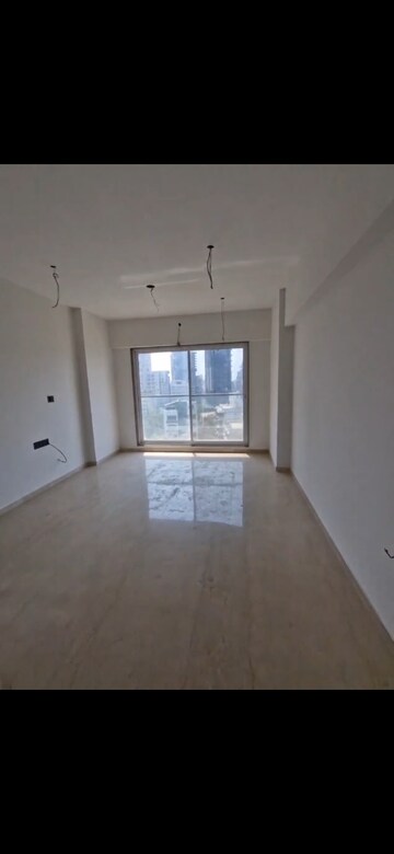 Room in 3 BHK Apartment at Bandra West – for Rent