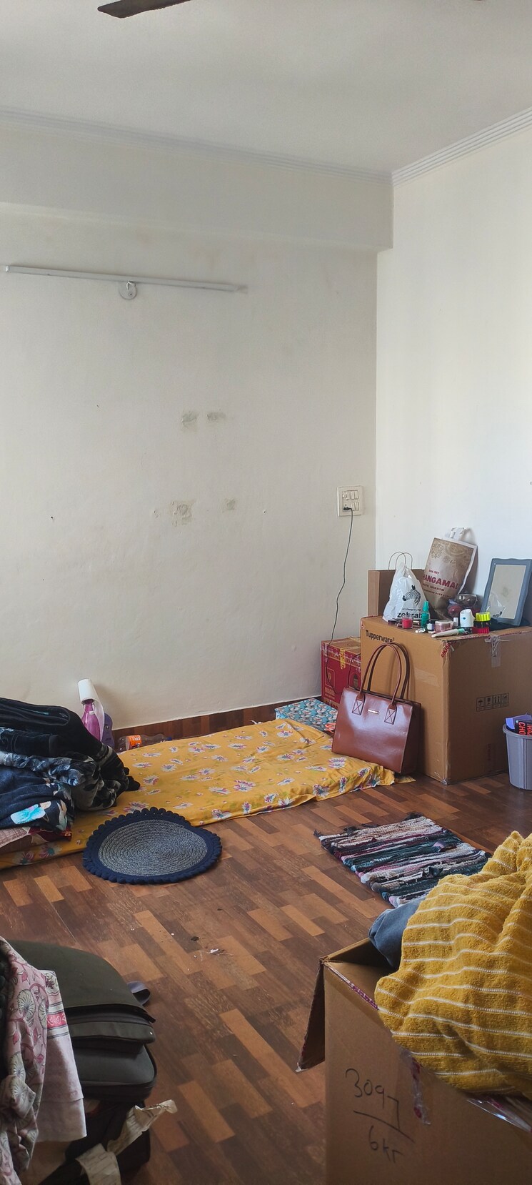 Living Room, aims-golf-city 2.5 Bedroom 1150 Sq.Ft. Apartment In Sector 75 Noida 9651441