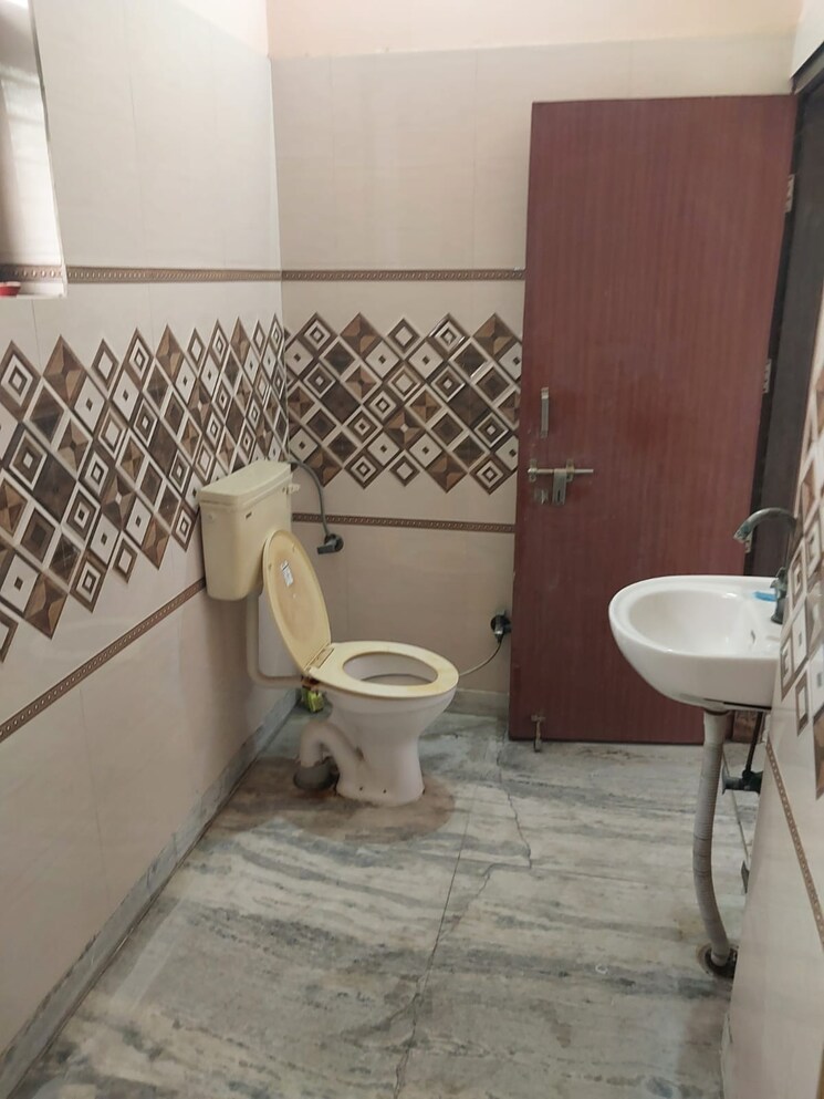 Bathroom, sector 11 3 Bedroom 2300 Sq.Ft. Builder Floor In Sector 11 Faridabad 9651460