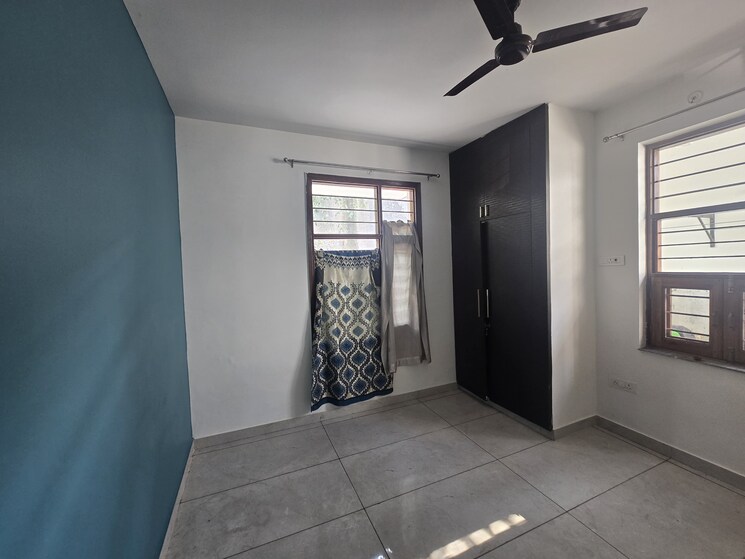 Bedroom, sector 11 3 Bedroom 2300 Sq.Ft. Builder Floor In Sector 11 Faridabad 9651460