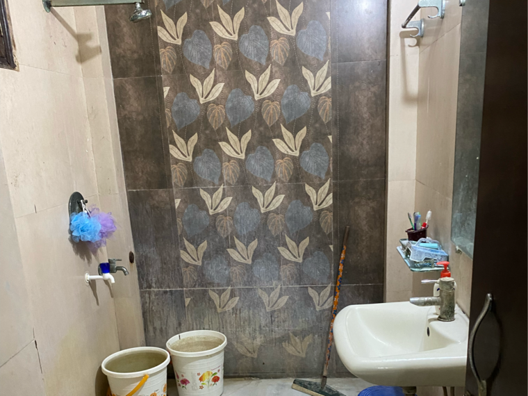 Bathroom, sector 55 Pg For Girls In Sector 55 9651444