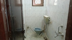 Bathroom in 1 BHK Builder Floor at Vaishali Sector 5 – for Rent