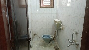 Bathroom in 1 BHK Builder Floor at Vaishali Sector 5 – for Rent