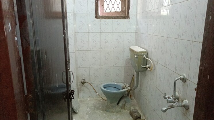 Bathroom, vaishali sector 5 1 Bedroom 560 Sq.Ft. Builder Floor In Vaishali Sector 5 Ghaziabad 9651462