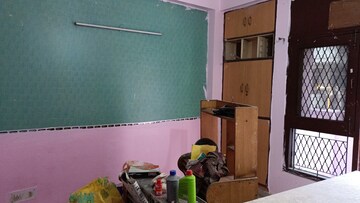 Room in 1 BHK Builder Floor at Vaishali Sector 5 – for Rent