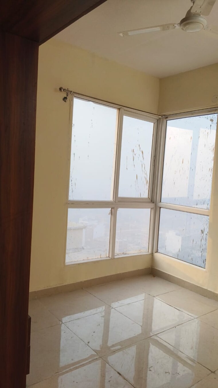 Room, signature-global-prime 2 Bedroom 834 Sq.Ft. Apartment In Sector 63a Gurgaon 9652325