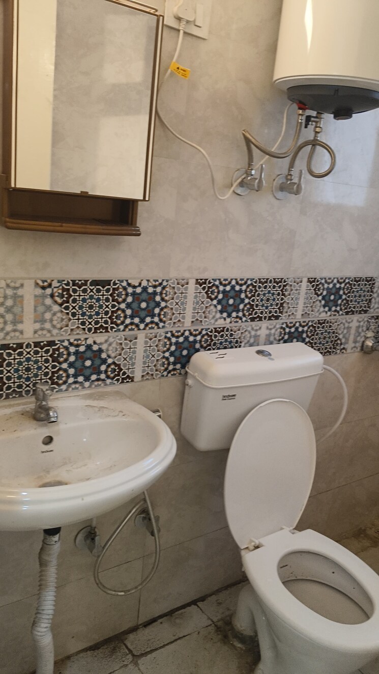 Bathroom, signature-global-prime 2 Bedroom 834 Sq.Ft. Apartment In Sector 63a Gurgaon 9652325