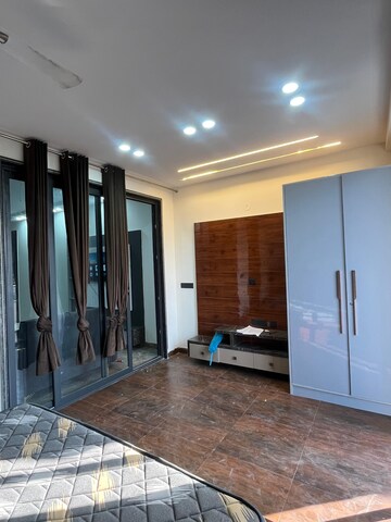 Room in 3 BHK Builder Floor at Ansal Sushant Lok I, Sector 43 – for Rent