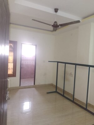 Room in 2 BHK Builder Floor at Ashraf Nagar – for Rent