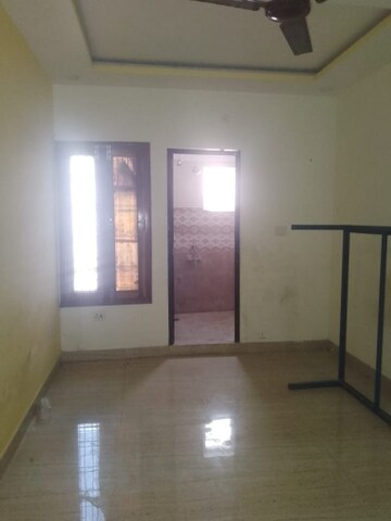 Room in 2 BHK Builder Floor at Ashraf Nagar – for Rent