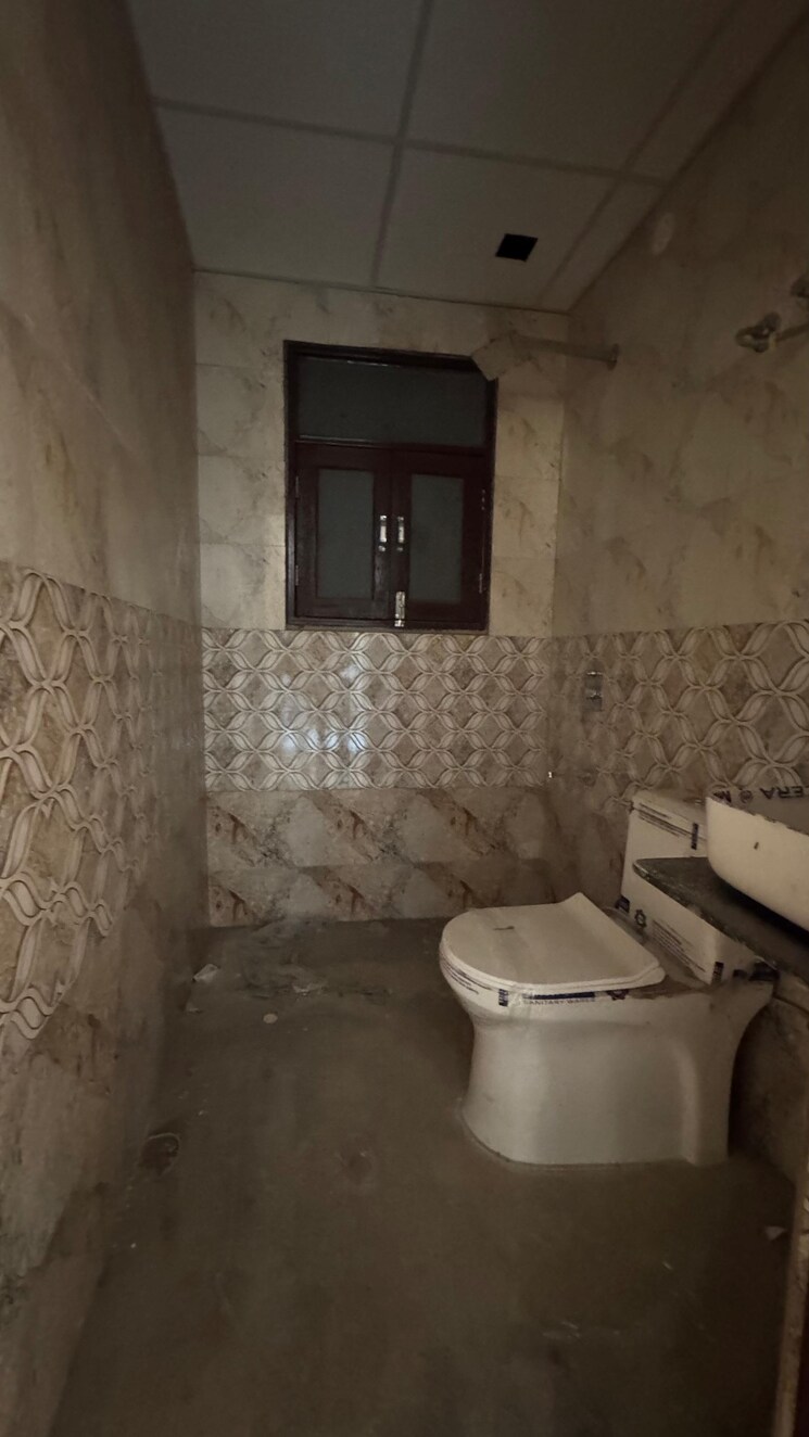 Bathroom, chattarpur 3 Bedroom 1300 Sq.Ft. Builder Floor In Chattarpur Delhi 9651502