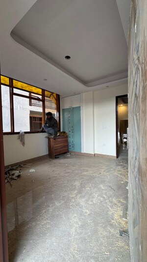 Room in 3 BHK Builder Floor at Chattarpur – for Rent