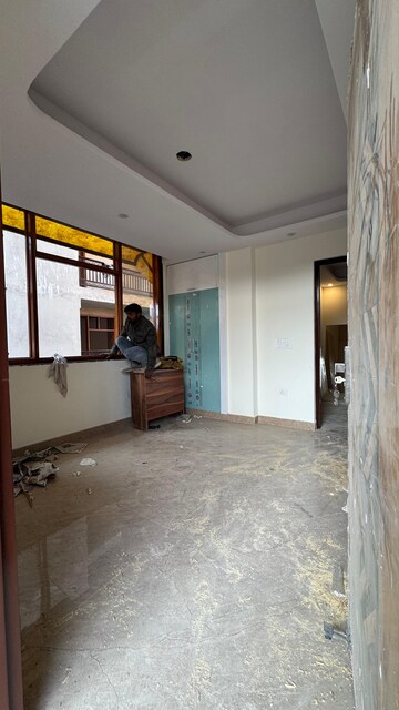 Room in 3 BHK Builder Floor at Chattarpur – for Rent