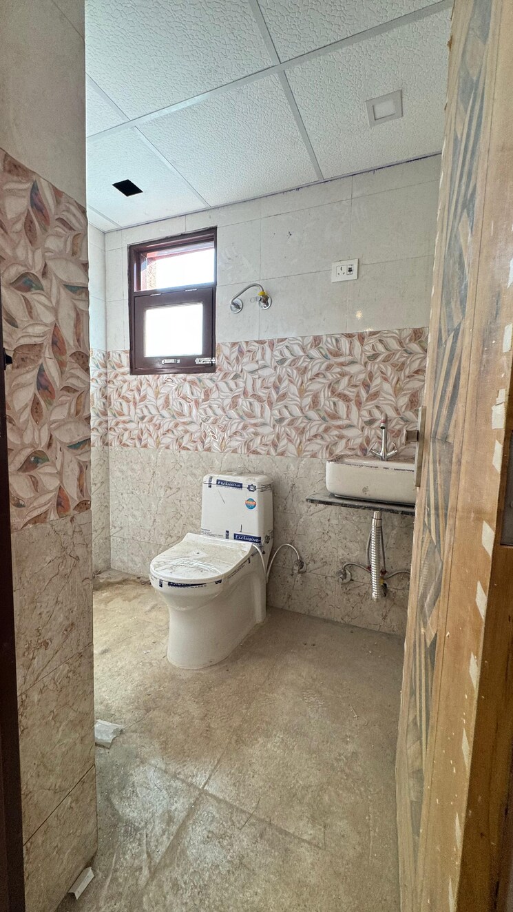 Bathroom, chattarpur 3 Bedroom 1300 Sq.Ft. Builder Floor In Chattarpur Delhi 9651502