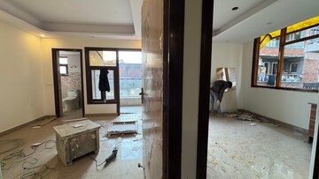 Room in 3 BHK Builder Floor at Chattarpur – for Rent