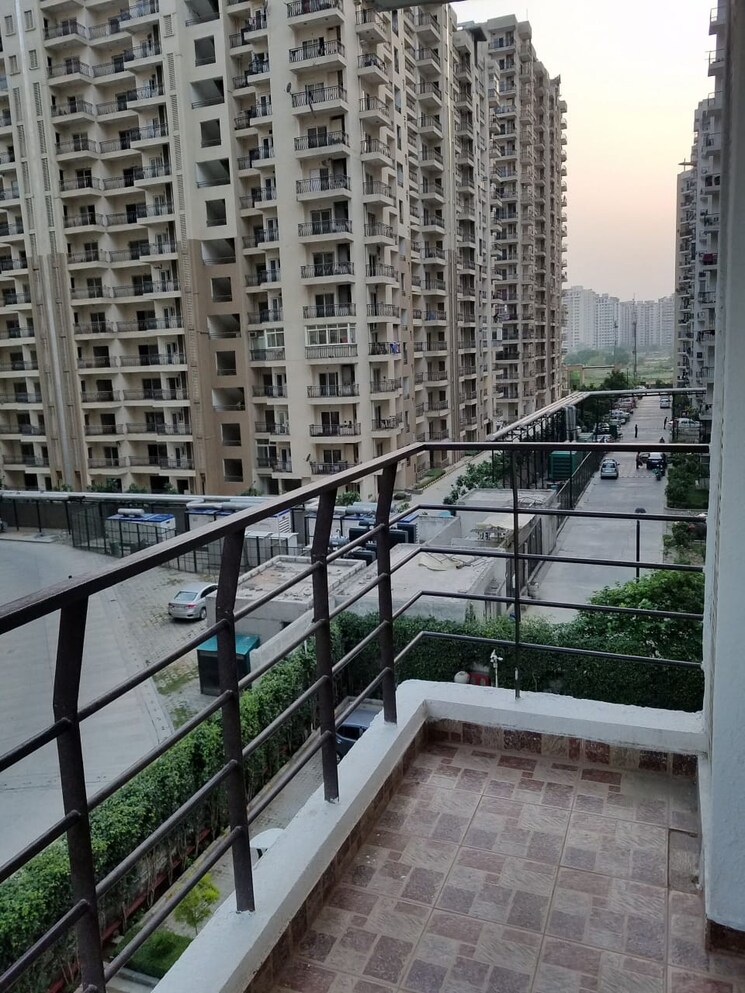 Balcony, express-zenith 3 Bedroom 823 Sq.Ft. Apartment In Sector 77 Noida 9651495