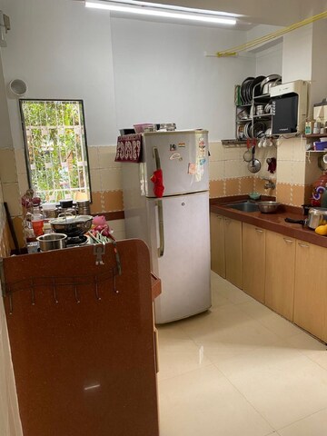 Team Area in 1 BHK Apartment at Bandra West – for Rent